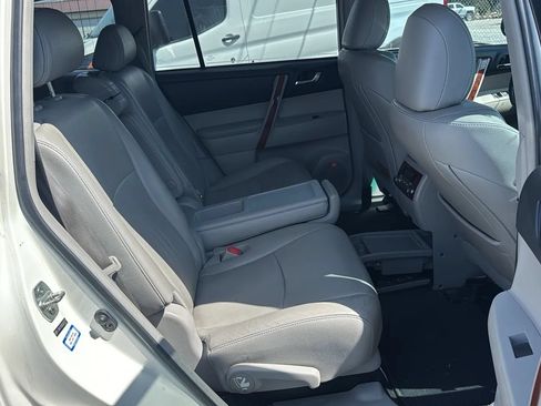 Used 2013 Toyota Highlander Limited AWD/4WD image 4
