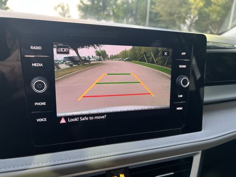 Certified 2025 Volkswagen Taos SE image 23