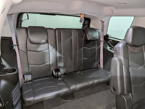 Used 2016 Cadillac Escalade Luxury image 28