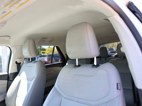 Used 2025 Ford Explorer Active w/ Active Comfort Package AWD/4WD image 10
