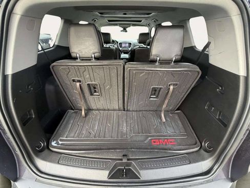 Used 2019 GMC Acadia SLT w/ LPO, Floor Liner Package image 7
