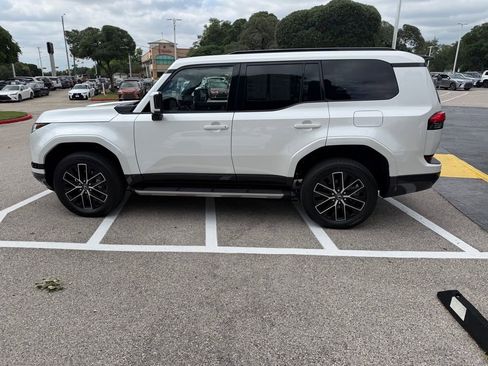 Certified 2025 Lexus GX 550 w/ Accessory Package (2T) AWD/4WD image 8