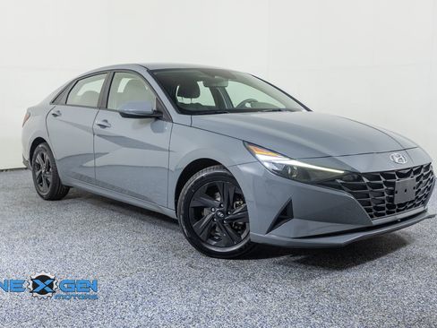 Used 2021 Hyundai Elantra SEL image 1