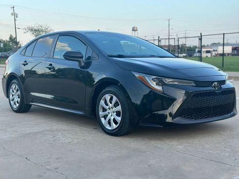 Used 2021 Toyota Corolla LE image 3