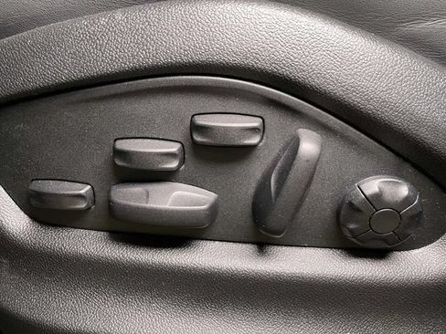 Certified 2025 Porsche Cayenne GTS AWD/4WD image 17