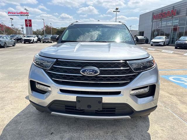 Used 2024 Ford Explorer XLT w/ Equipment Group 202A RWD image 2