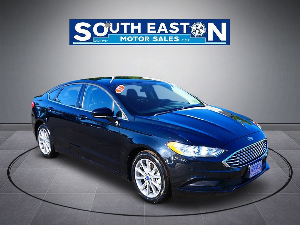 Used 2017 Ford Fusion SE FWD image 2