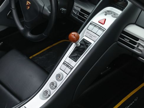 Used 2005 Porsche Carrera GT RWD image 20