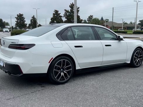 New 2025 BMW i7 xDrive60 image 8