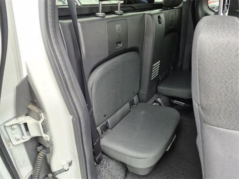 Certified 2025 Nissan Frontier SV image 15