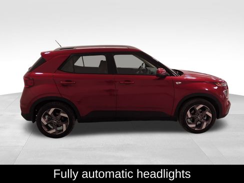 Used 2025 Hyundai Venue SEL image 3