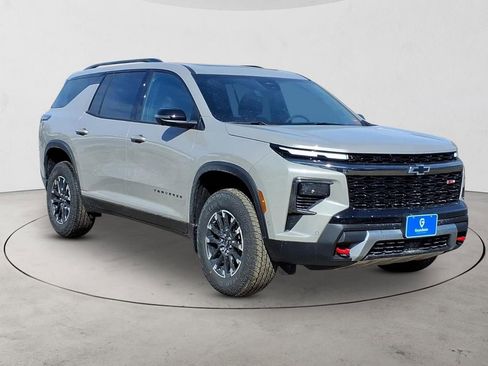 New 2026 Chevrolet Traverse Z71 w/ Enhanced Driving Package image 3