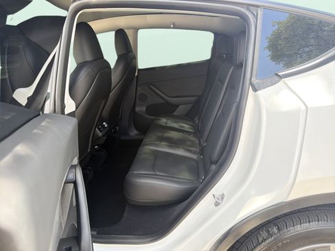 Used 2023 Tesla Model Y Long Range AWD/4WD image 17