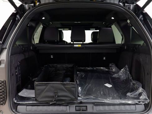 New 2025 Land Rover Discovery S AWD/4WD image 20