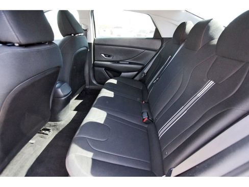 Used 2021 Hyundai Elantra SEL image 14