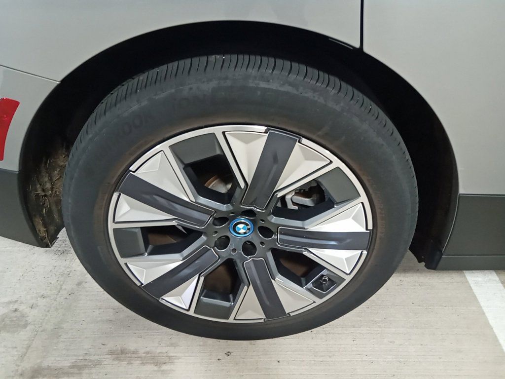 Certified 2024 BMW iX xDrive50 AWD/4WD image 15