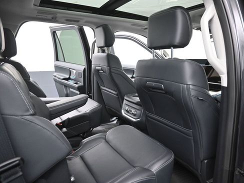 New 2025 Ford Expedition Platinum w/ Driver's Package image 10