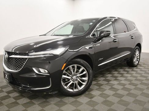 Used 2023 Buick Enclave Avenir image 2