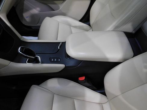 Used 2018 Cadillac XT5 AWD image 40