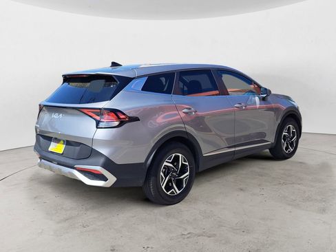 Used 2025 Kia Sportage LX image 3