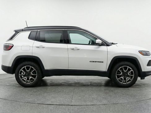 Used 2025 Jeep Compass Trailhawk AWD/4WD image 11