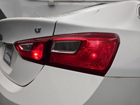 Used 2017 Chevrolet Malibu LT image 19