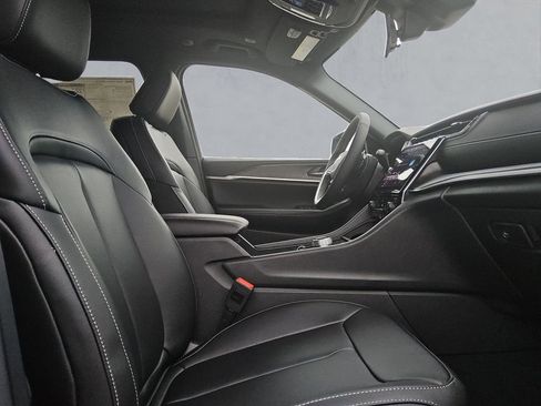 New 2025 Jeep Grand Cherokee Limited image 16