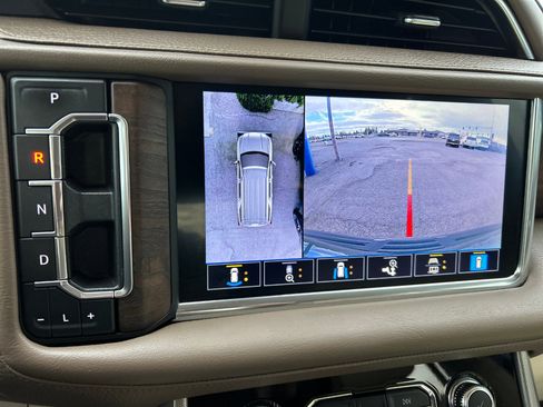 Used 2021 GMC Yukon Denali w/ Denali Premium Package image 11