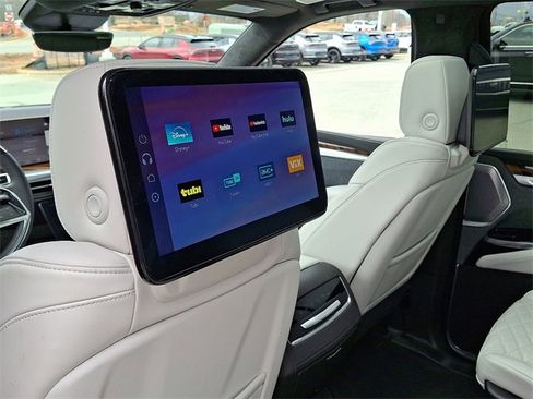 New 2026 Cadillac Escalade ESV Platinum Sport w/ LPO, ONYX Package image 9