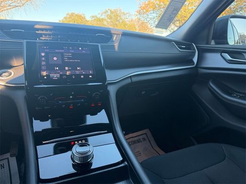 Used 2024 Jeep Grand Cherokee L Laredo w/ Luxury Tech Group I image 15