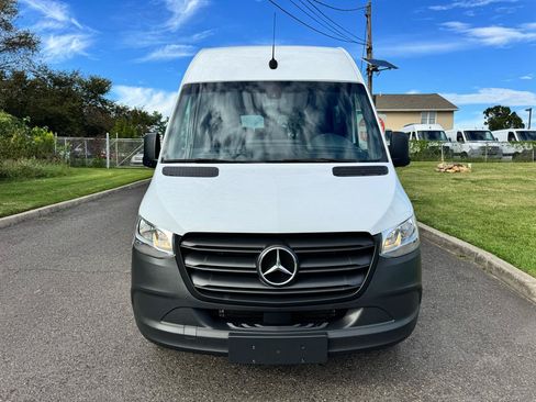 Used 2024 Mercedes-Benz Sprinter 2500 image 2