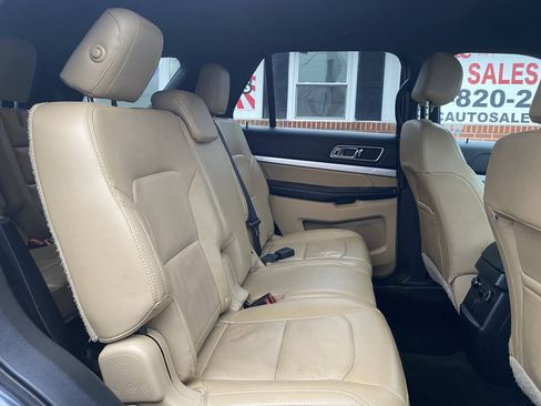 Used 2017 Ford Explorer XLT w/ Equipment Group 202A AWD/4WD image 27