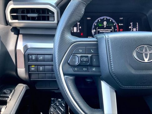 Used 2025 Toyota 4Runner SR5 AWD/4WD image 23