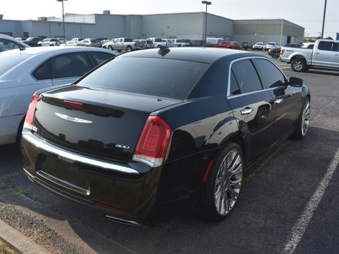 Used 2019 Chrysler 300 Touring L w/ Quick Order Package 22F RWD image 4