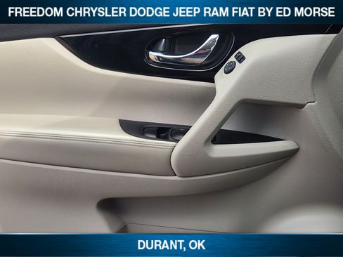 Used 2022 Nissan Rogue Sport SL FWD image 16