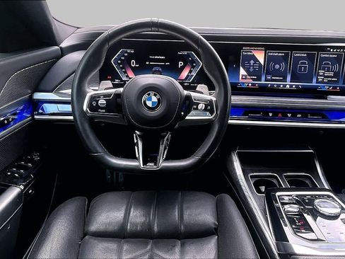 Used 2023 BMW 740i w/ Parking Assistance Package RWD image 5