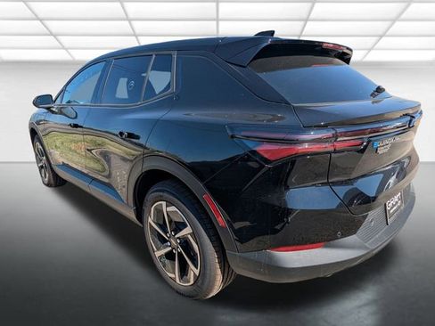 New 2026 Chevrolet Equinox EV LT image 2