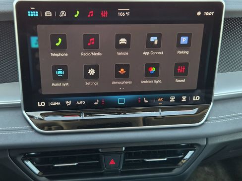 New 2026 Volkswagen Tiguan SE FWD image 14