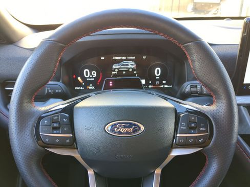 Used 2025 Ford Explorer ST-Line w/ ST-Line Street Pack image 18