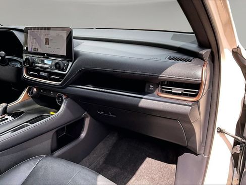 Used 2024 Toyota Grand Highlander AWD Hybrid image 31