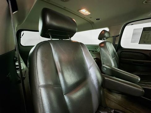 Used 2010 GMC Yukon XL Denali image 29