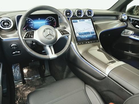 Used 2023 Mercedes-Benz GLC 300 4MATIC w/ Exclusive Trim Package image 9