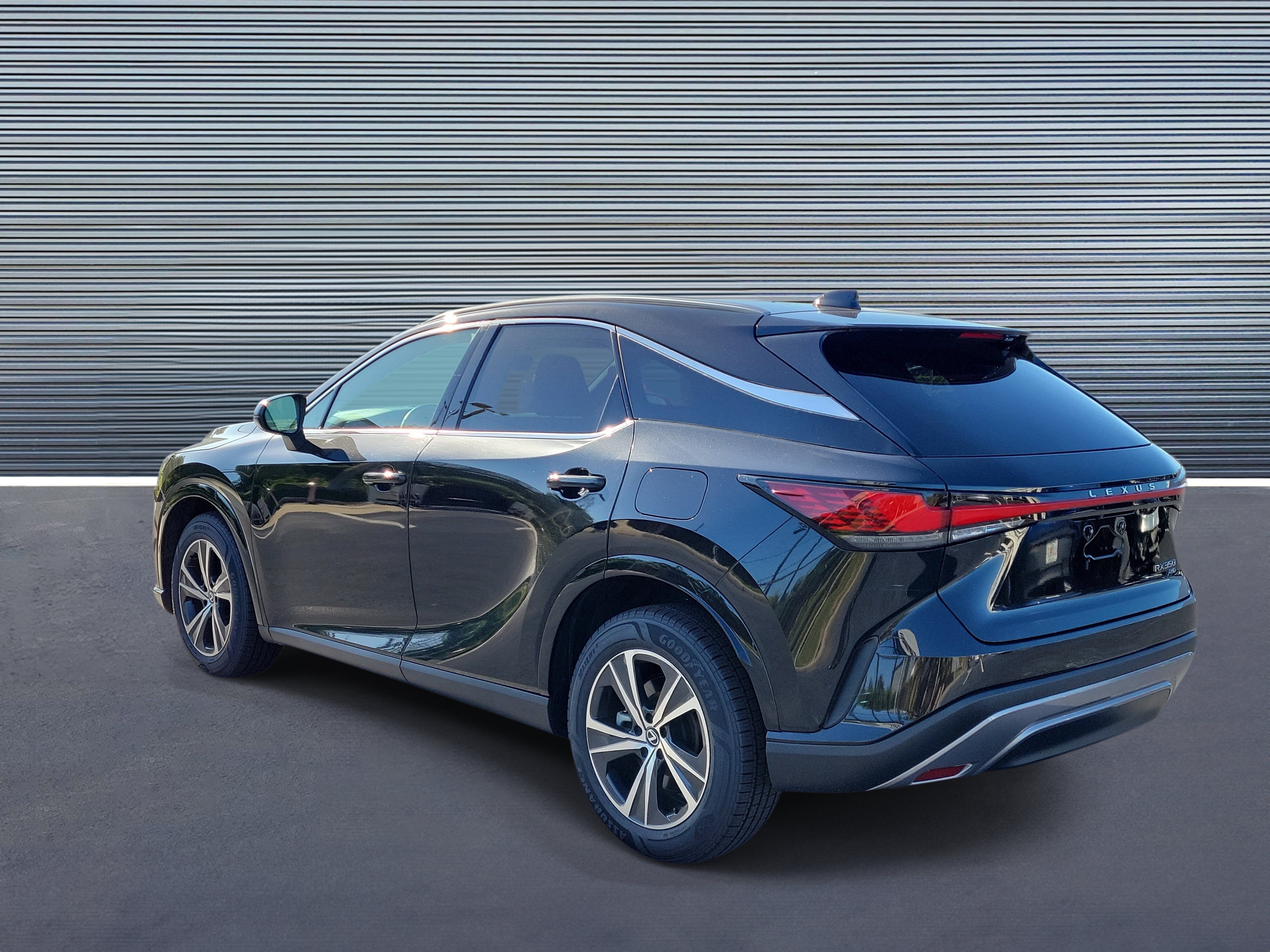 Used 2023 Lexus RX 350 Premium w/ Accessory Package AWD/4WD image 4