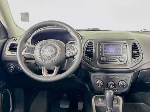 Used 2017 Jeep Compass Latitude FWD image 12