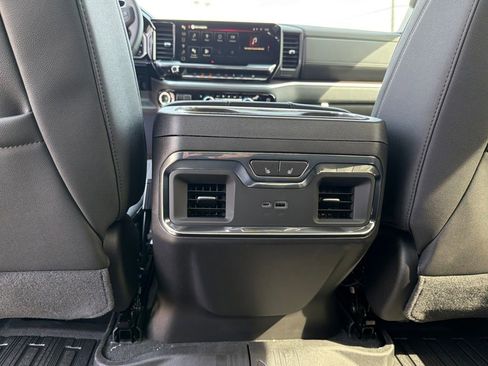 New 2026 GMC Sierra 1500 SLT image 23