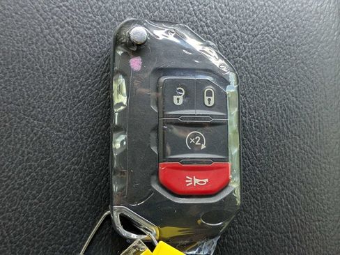 Used 2021 Jeep Wrangler Unlimited Sahara AWD/4WD image 30
