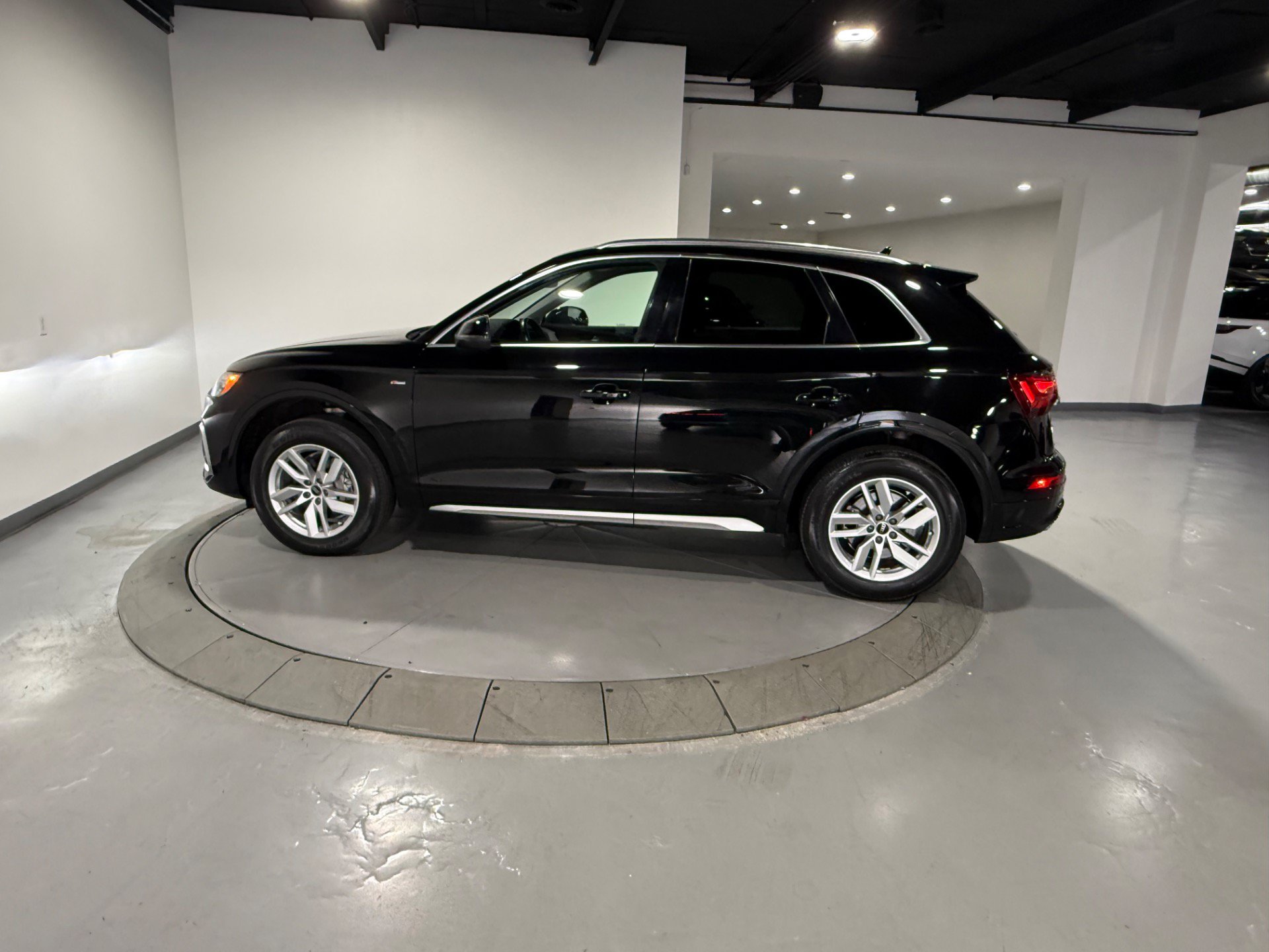 Used 2023 Audi Q5 2.0T Premium w/ Convenience Package AWD/4WD image 11
