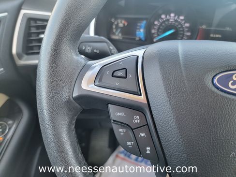 Used 2020 Ford Edge SEL image 19