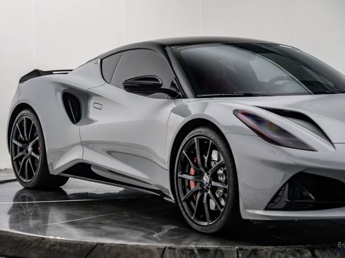 Used 2025 Lotus Emira RWD image 31