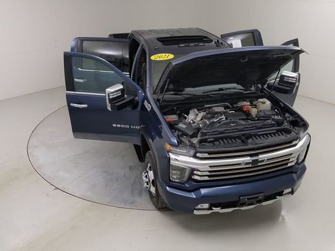 Used 2021 Chevrolet Silverado 3500 High Country image 49